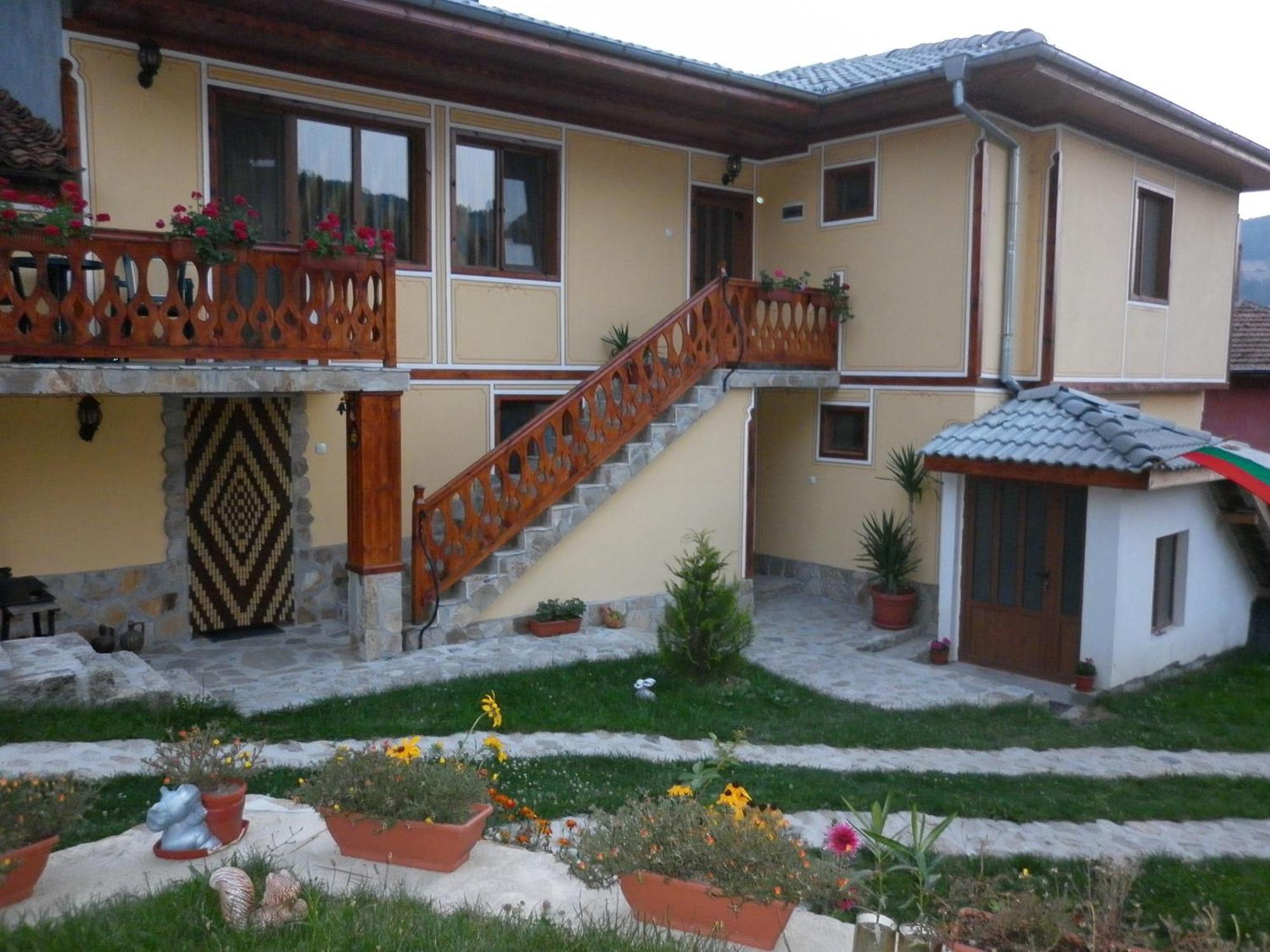 קופריבשטיצה Guest House Mavrudieva מראה חיצוני תמונה
