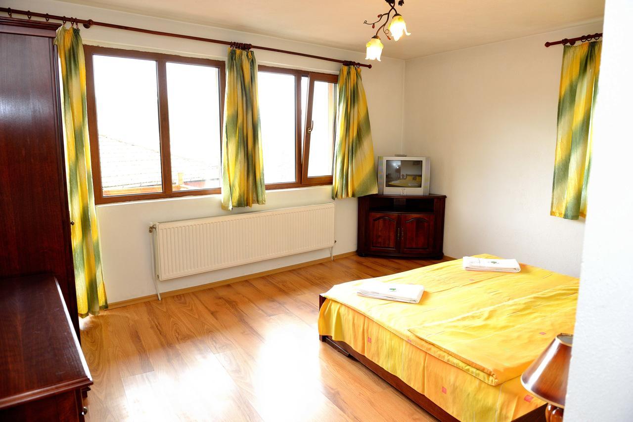 קופריבשטיצה Guest House Mavrudieva מראה חיצוני תמונה