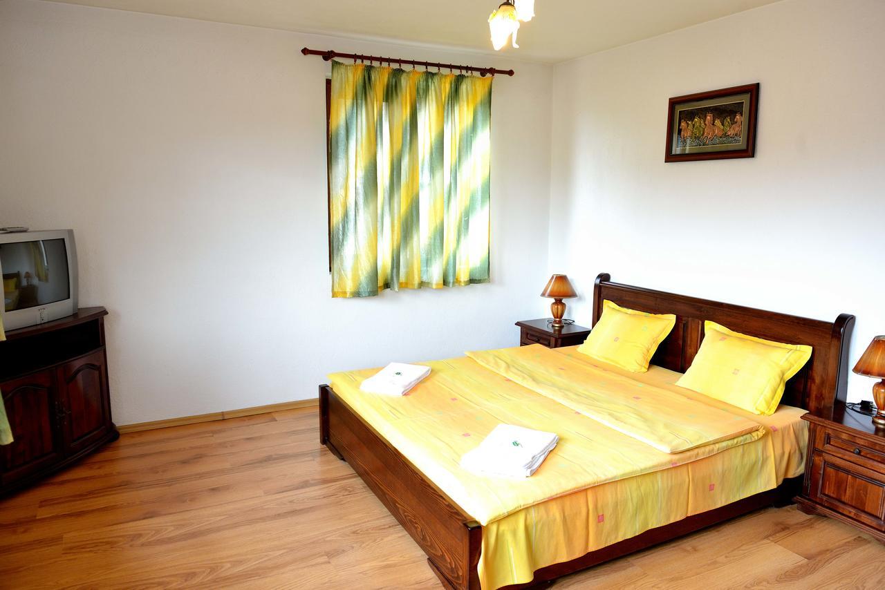 קופריבשטיצה Guest House Mavrudieva מראה חיצוני תמונה